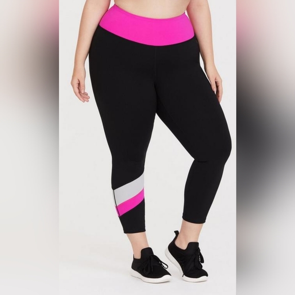 Torrid Black Colorblock Cropped Active Legging - Picture 1 of 9